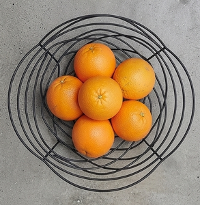 Corbeille à fruits ovale moderne en fil métallique pour la cuisine – Bol à fruits design à motif géométrique - Product Image 3