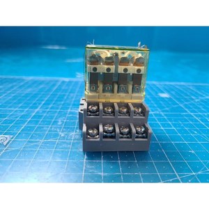Relé de Potencia de Uso General IDEC RH4B-UL 4PDT, Usado como Pieza de Repuesto para Equipos Semiconductores Antiguos - Product Image 2