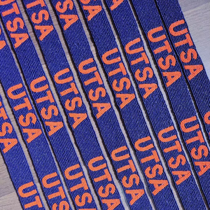 Correa para bolso Astros con cuentas, hecha a mano, ajustable, con intrincado trabajo de abalorios, perfecta para días de partido, reuniones informales y eventos de equipo. - Product Image 5