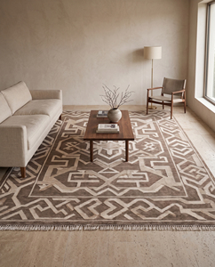 Alfombra Oushak de Lana Beige Neutro, Geométrica, Tribal, con Medallón, Borde Meander, Antideslizante, Ecológica, Hecha a Mano - Product Image 3