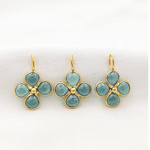 Colgante de Calcedonia Aqua en Forma de Trébol con Bisel, Colgante Hecho a Mano de Calcedonia Lisa de 5mm con Bisel de Trébol y Dije Chapado en Oro con Aro de 7x5mm - Product Image 5