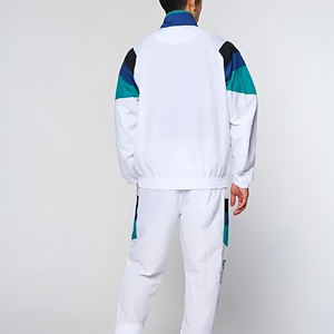 Ensemble coupe-vent léger et respirant avec logo frontal, idéal pour l'été, style streetwear, pour activités quotidiennes en extérieur - Product Image 3