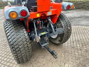 Factory price for B2231 22HP 4WD Compact Tractor Gear Drive Multifunctional Wessex FS360 Spreader Attachment New/unused - Product Image 6