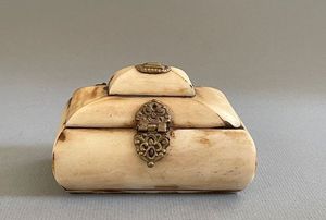 Classic Handcrafted Bone Jewelry Box Decorative Storage <b>Case</b> for Rings <b>Earrings</b> Necklace Box - Product Image 3