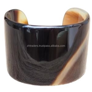 Bracelets en corne de buffle de luxe faits à la main pour femmes avec personnalisation - Bijoux uniques pour un usage quotidien et pour les occasions spéciales - Product Image 1