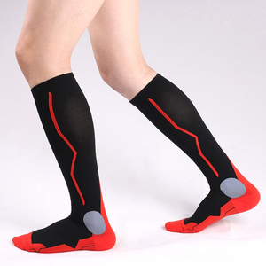 Nouvelles Chaussettes de Football Noires Auto-Chauffantes pour Hommes, Logo Personnalisé, Antidérapantes, en Nylon, Commande Minimale 10 Paires, Origine Pakistan - Product Image 2