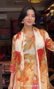 สไตล์ punjabi monsson Season พิเศษคอวีพร้อมพิมพ์ลายดอกไม้แฟนซีความยาวเข่า kurti & pent พร้อม dupatta สำหรับผู้ใหญ่พิเศษ - Product Image 5