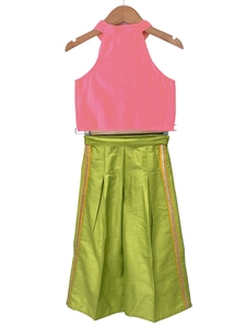 Haut sans manches en chanderi tissé Twisha, uni, avec pantalon palazzo - Corail et vert lime - Product Image 2