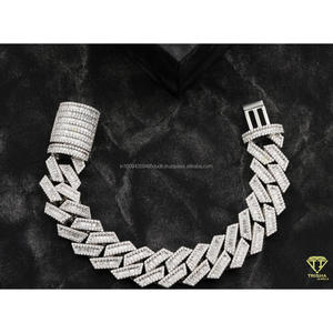 Pulsera de eslabones cubanos con diamantes de moissanita tipo baguette, fabricada en plata de ley 925 con diseño de lujo hip hop ancho y totalmente engastado. - Product Image 5