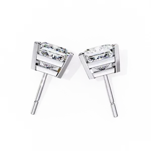 Boucles d'oreilles solitaires en or massif 18 carats avec diamant de laboratoire taille princesse 1,5 carat, fixation à tige, collection joaillerie fine - Product Image 4