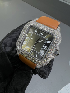 Montre pour homme avec cadran romain noir, lunette en moissanite incolore, bracelet en caoutchouc personnalisé, entièrement sertie de pierres, à prix bas - Product Image 3