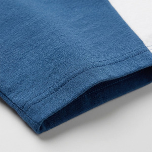 T-shirt bleu personnalisé avec lettres verticales blanches, manches courtes, lettres grecques, t-shirt de sororité pour hommes et femmes, vêtements grecs - Product Image 5