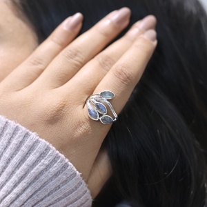 Anillo de Labradorita Natural con Forma de Marquesa y Ramas de Hojas con Múltiples Piedras para Mujer, Hecho a Mano en Plata de Ley 925 - Product Image 4
