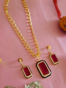 Conjunto de colgante de cadena de diseño moderno y a la moda con piedras y perlas para mujeres, colección para fiestas de boda y uso diario para chicas. - Product Image 2