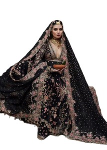 Robe de soirée pakistanaise noire de luxe, brodée de fleurs, col en V, longue robe Pishwas, robe de cérémonie pour invitées de mariage, robe Anarkali - Product Image 3
