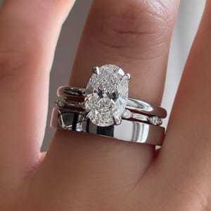 Bague moderne solitaire à trois bandes en or jaune 14 carats avec diamant de laboratoire taille ovale pour femme, cadeau de mariage pour demoiselle d'honneur, bijoux de charme - Product Image 5