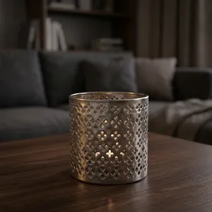 เทียนหอมทรงกระบอกโลหะลายดาวฉลุ สำหรับตกแต่งบ้าน - Product Image 1