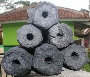 Charbon de coco en briquettes de haute qualité en gros, cubes de charbon pour chicha sans fumée, charbon de barbecue 25x25x25mm, durée de combustion de 4 à 6 heures - Product Image 1