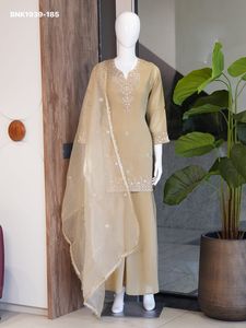 Conjunto de Kurti Corto de Calidad Premium con Bordado Cosmos y Dupatta a juego con Plazzo - Proveedor Indio a Precio Mayorista - Product Image 6