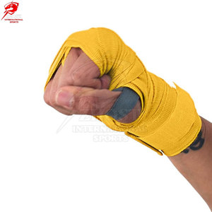 ผ้าพันมือสำหรับศิลปะการต่อสู้แบบมืออาชีพพร้อมโลโก้สั่งทำ ผลิตจากผ้าฝ้ายเนื้อนุ่มยืดหยุ่น ให้การรองรับข้อมือและข้อนิ้วอย่างสบาย - Product Image 1