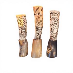 Mug en corne de bœuf Viking poli pour Noël, écologique, compatible lave-vaisselle, léger, portable, objet décoratif pour la maison, pour bière/vin - Product Image 1