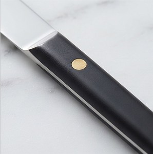 Ensemble de couverts minimalistes en acier inoxydable avec manches noires, compatibles lave-vaisselle, pour table de mariage. - Product Image 5