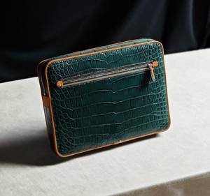 Embrague de cuero de lujo Cocodrilo Aniversario Embrague para hombre Embrague hecho a mano de clase alta Bolsos modernos - Product Image 1