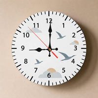 Horloge murale en bois style nordique minimaliste, cadran rond blanc, motif oiseaux en vol bleu brume, silencieuse, décoration intérieure