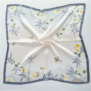 Écharpe décontractée pour femme en satin de soie 100% véritable, taille moyenne 90x90cm, impression de logo graphique personnalisée, bandana multifonctionnel de haute qualité - Product Image 2