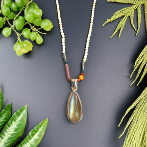 Collar con colgante de piedra lunar arcoíris hecho a mano con cuentas facetadas multicolores, joyería de moda para mujer, joyería al por mayor - Product Image 1