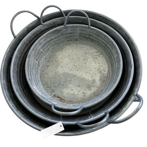 Bandeja Redonda Grande de Metal Galvanizado con Asas de Madera, Estilo Rústico, Plato Decorativo para Hogar, Cocina, Bar y Fiestas - Product Image 3