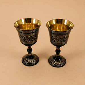 Copa de Vino de Latón con Acabado Negro Antiguo y Grabado Floral Dorado, Cáliz Decorativo para Decoración de Mesa de Bar en Casa y Ocasiones Especiales - Product Image 2
