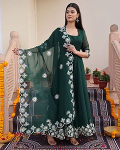Mode tendance pour femmes : robe Anarkali verte pour mariages et soirées, manches 3/4, en crêpe de georgette, semi-couturée - Product Image 3
