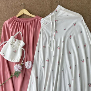 ชุดละหมาดผู้หญิงมุสลิมสีชมพูลายดอกไม้ ผ้าคอตตอนเรยอนผสมเนื้อนุ่มพิเศษ ระบายอากาศได้ดี แต่งขอบด้วยลูกไม้โครเชต์สีขาวนุ่ม - Product Image 5