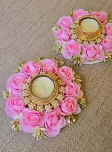 เชิงเทียนรังโกลีแบบอินเดียตกแต่งด้วยกระจกและดอกกุหลาบ ขนาด 12 นิ้ว งานแฮนด์เมดทันสมัย เหมาะสำหรับตกแต่งงานคริสต์มาส งานแต่งงาน และตกแต่งบ้าน - Product Image 4