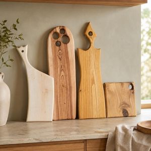Planche à découper rectangulaire en bois naturel écologique, résistante au lave-vaisselle, avec poignée, pour la cuisine, le fromage, la viande, le pain - Product Image 1