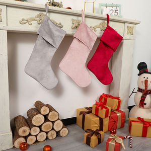 Chaussettes de Noël en velours rouge, rose et gris, douces, brodées, décoratives à suspendre - Product Image 4