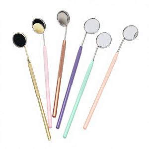 Miroir cosmétique en forme de cœur, multi-couleurs, avec éclairage, loupe intégrée, réutilisable, format poche - Product Image 1