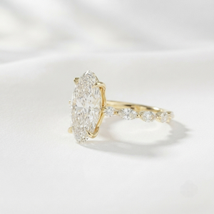 Bague pour femme en or jaune 18 carats avec diamant de laboratoire de 1,50 carat taille Moval, pierres latérales taille marquise et taille brillant, pour usage quotidien - Product Image 2