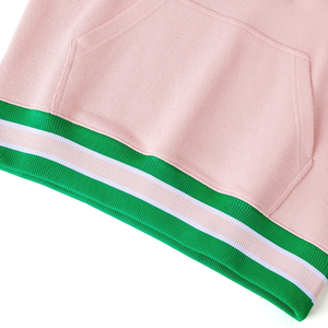 Sudadera con Capucha Estilo Hermandad Universitaria Rosa Personalizada con Botones en la Parte Superior, Logotipo Griego de Chenille, Fabricante Mayorista, Secado Rápido - Product Image 3