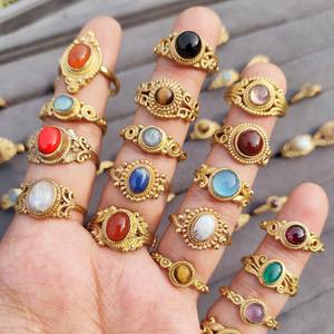 Bague unisexe en laiton avec pierre précieuse naturelle, sertie clos, classique, pierre de naissance de juillet, pour l'alignement des chakras et le bien-être spirituel, vente en gros - Product Image 1