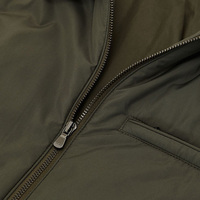 Expédition rapide, faible MOQ, veste polyvalente en stock, coupe-vent de luxe avec fermeture éclair sur le devant pour le camping, les voyages, le quotidien, veste pour homme