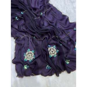 Superbe Saree en Chiffon Violet pour Soirées, Silhouette Droite avec Broderie Katdana Perlée Faite à la Main - Product Image 2