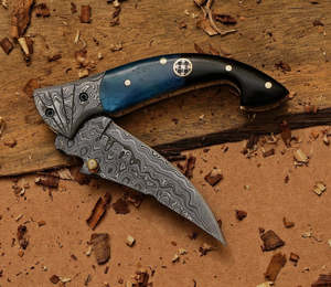 Cuchillo Plegable de Acero de Damasco con Mango Azul y Hoja de Punta Caída, Cuchillo Utilitario para Camping y Actividades al Aire Libre con Apertura de Perilla - Product Image 3