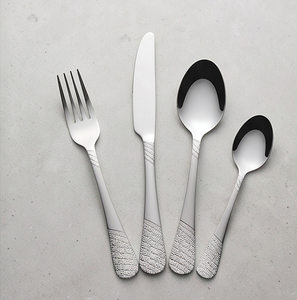 Ensemble de couverts modernes en acier inoxydable, fourchette, cuillère, couteau, design minimaliste, finition miroir haute brillance, résistant à la rouille, pour une utilisation en cuisine - Product Image 1