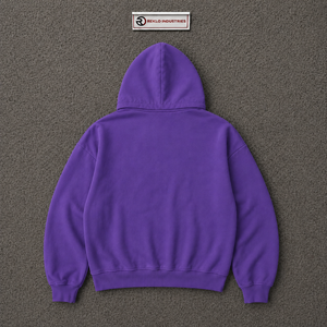 Sudadera con Capucha Oversize Morada Premium con Gráficos, Estilo Urbano, Unisex, de Forro Polar Grueso, con Tipografía en Crema Intenso - Product Image 6