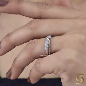 Anillo de Moissanita de Oro Sólido de 18K con Diseño Abierto, Banda Apilable Minimalista con Espiral Cruzada, Joyería para Mujer - Product Image 3