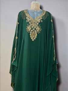 Venta al por mayor AWAIS HOUSE - Conjunto de lujo de 2 piezas para mujer musulmana, modesto, sencillo, de gasa lisa con cuentas, túnica de noche/formal hasta el suelo con corte en A - Product Image 5