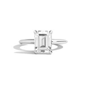 Bague de fiançailles personnalisée en or 14K 18K avec diamant de laboratoire taille émeraude de 2,5 carats, sertie quatre griffes, à bord ouvert, style solitaire à bords coupés - Product Image 3