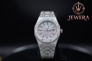 Reloj de Acero Inoxidable Plateado de la Mejor Calidad con Diamantes Mossinate, Reloj Impresionante para Hombres y Mujeres con un Atractivo Clásico - Product Image 2